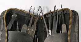 Werkzeuge für Lockpicking und Türöffnungen
