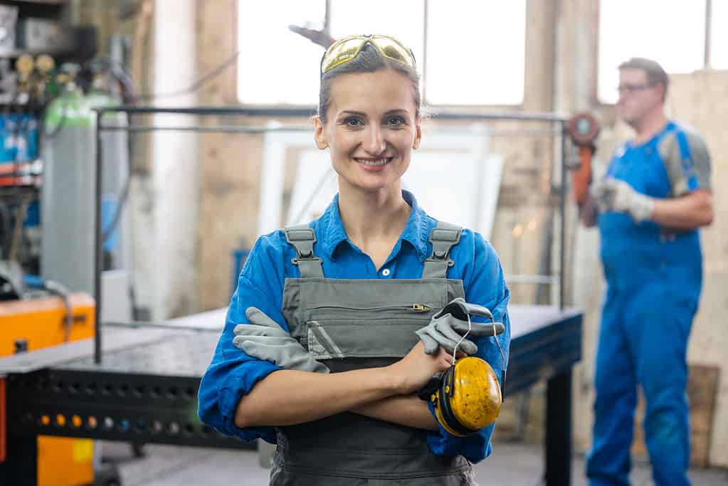 Mit der richtigen Arbeitsschutzkleidung sicher arbeiten